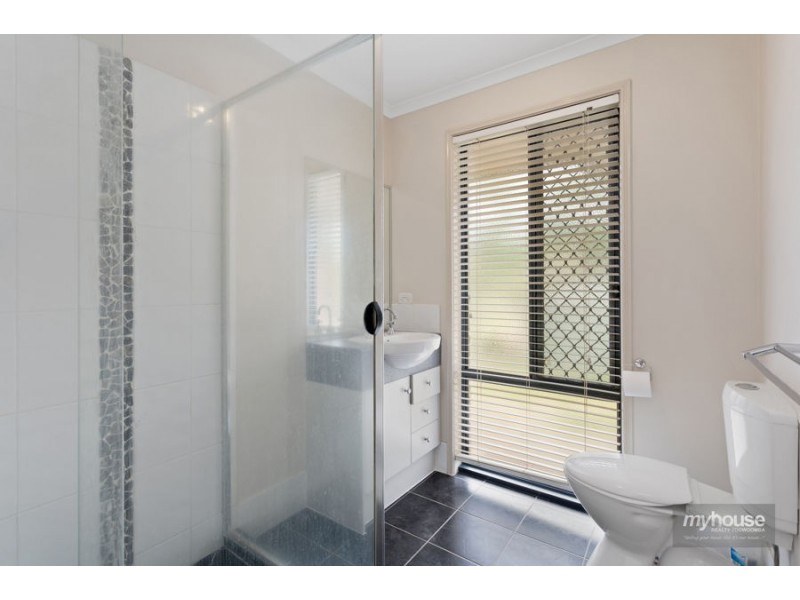 5 Clive Crescent, Withcott QLD 4352