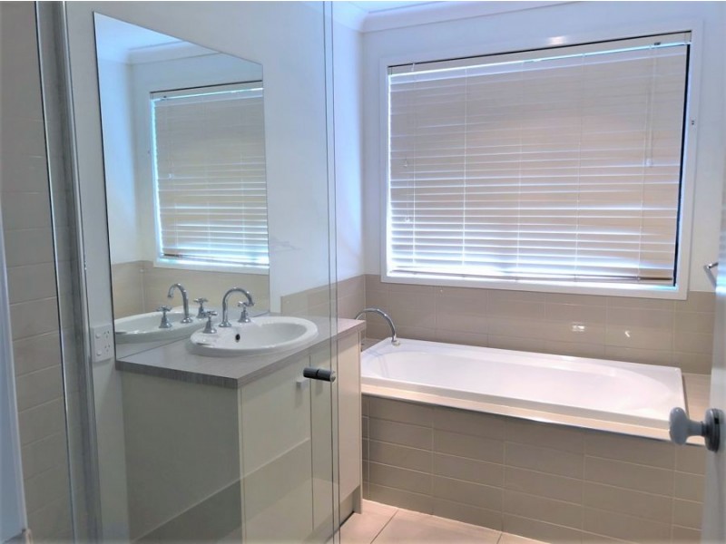 21 Furness Court, Kearneys Spring QLD 4350