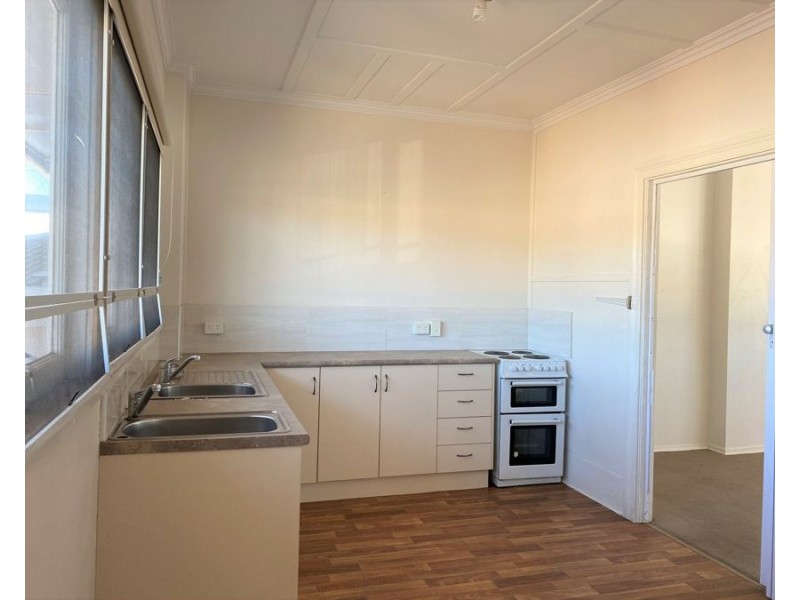 150 South Street, Centenary Heights QLD 4350