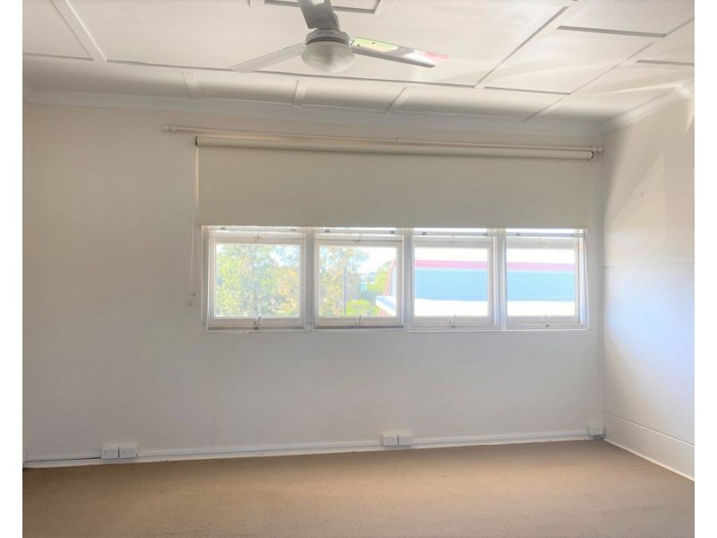 150 South Street, Centenary Heights QLD 4350