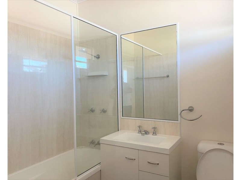 150 South Street, Centenary Heights QLD 4350