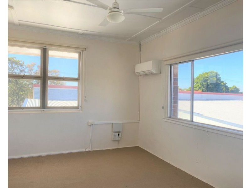 150 South Street, Centenary Heights QLD 4350