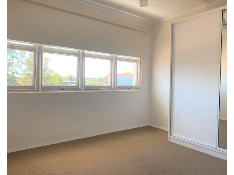 150 South Street, Centenary Heights QLD 4350