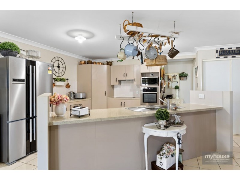 27 Phipps Drive, Meringandan West QLD 4352