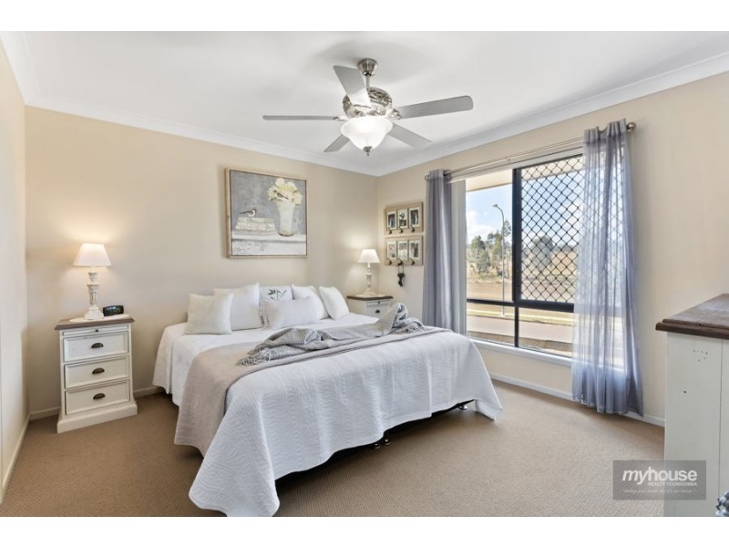 27 Phipps Drive, Meringandan West QLD 4352