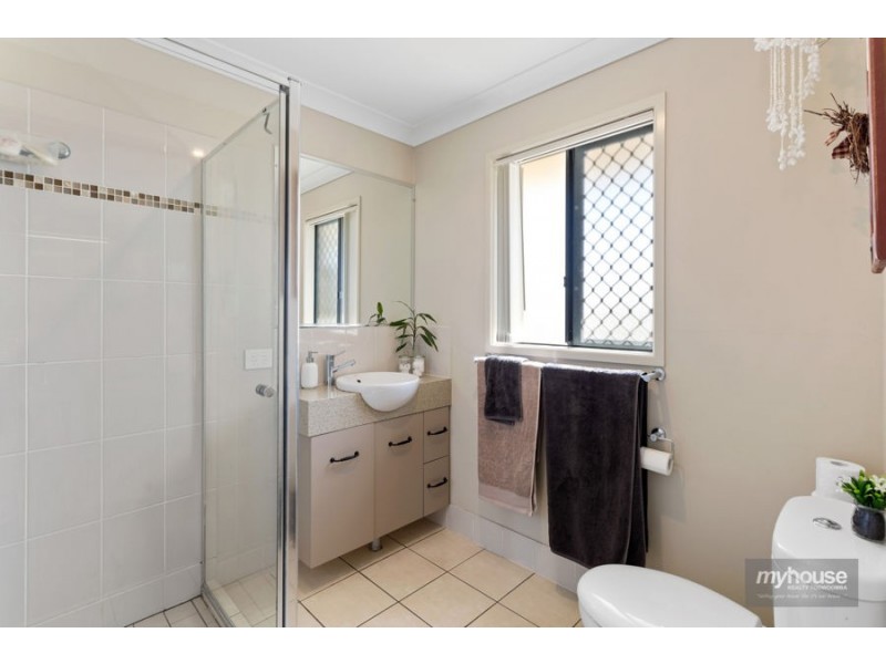 27 Phipps Drive, Meringandan West QLD 4352