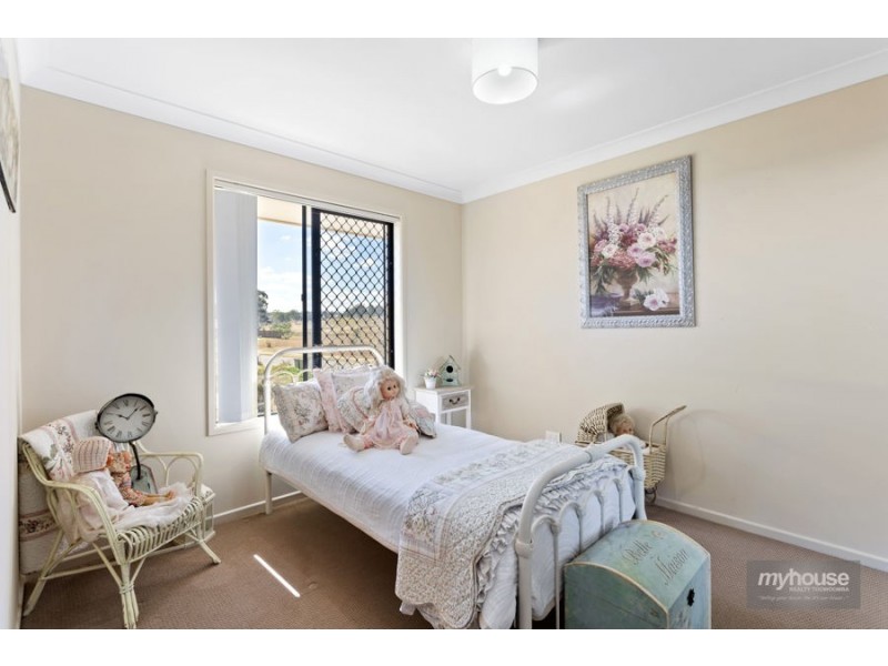 27 Phipps Drive, Meringandan West QLD 4352