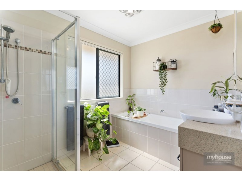 27 Phipps Drive, Meringandan West QLD 4352