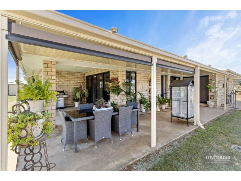 27 Phipps Drive, Meringandan West QLD 4352