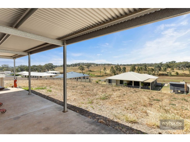 27 Phipps Drive, Meringandan West QLD 4352