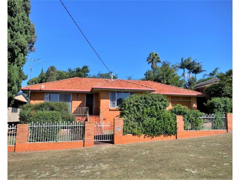 8 Hunter Street, Centenary Heights QLD 4350