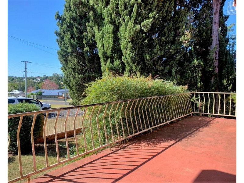 8 Hunter Street, Centenary Heights QLD 4350