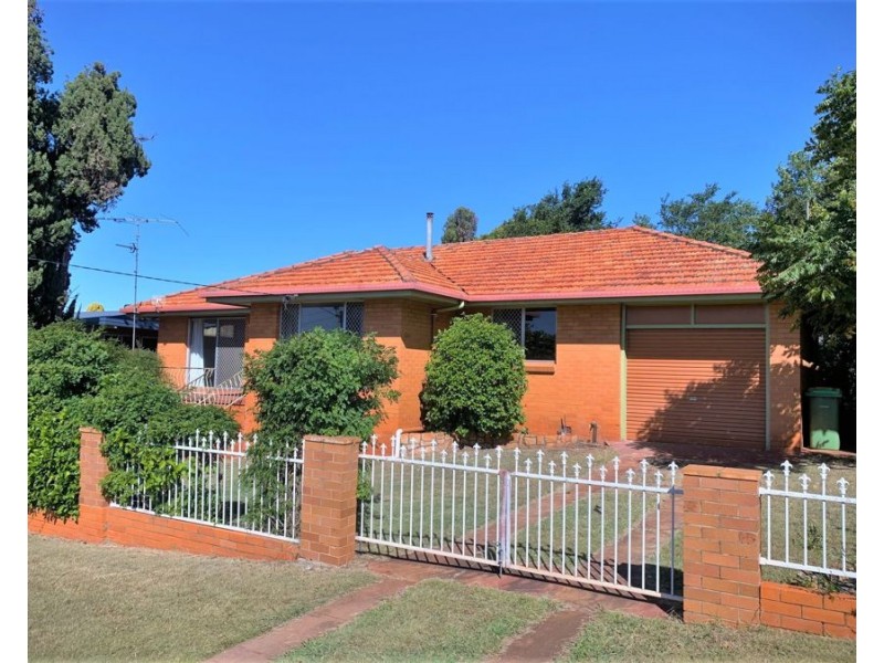 8 Hunter Street, Centenary Heights QLD 4350