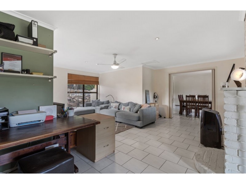 24 Gordon Crescent, Withcott QLD 4352