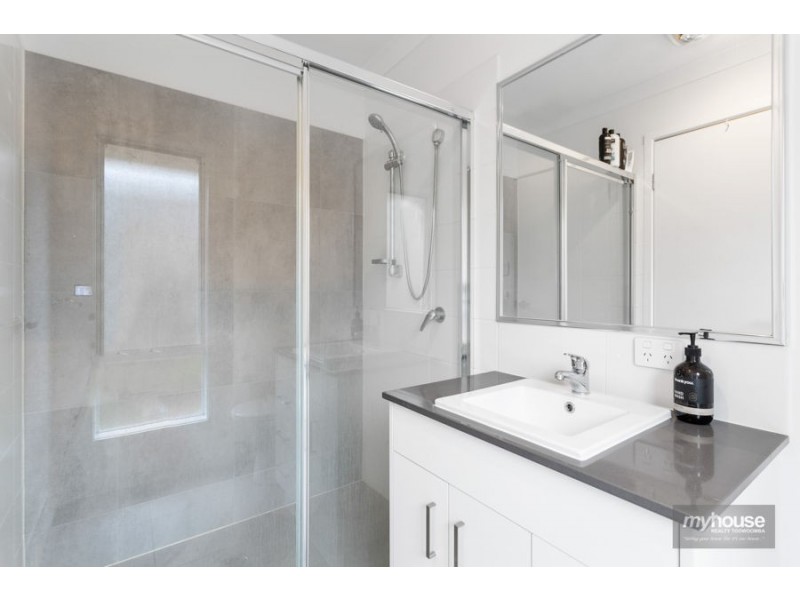 2/34 Radcliffe Crescent, Glenvale QLD 4350