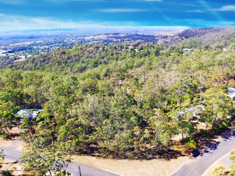 1 Clive Crescent, Withcott QLD 4352