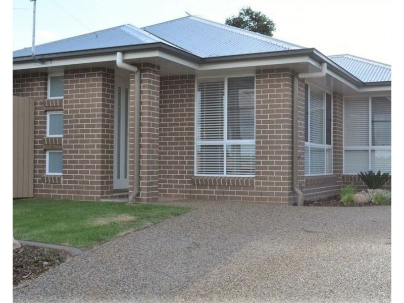 1/57 Holberton, Rockville QLD 4350