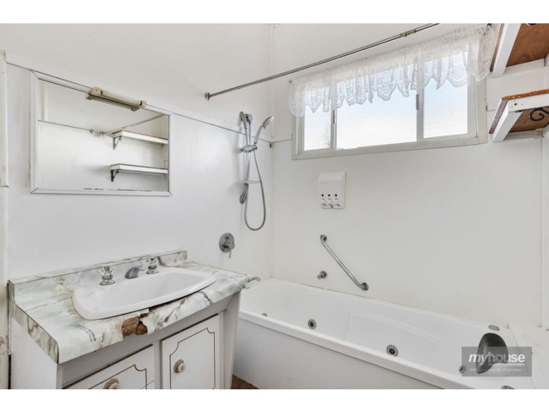 16 Holberton Street, Rockville QLD 4350