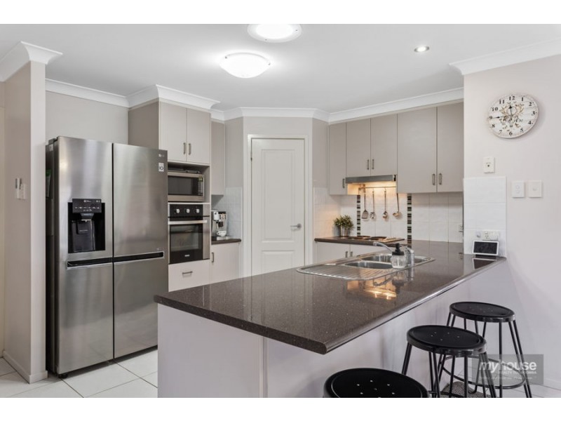 8 Paperbark Drive, Glenvale QLD 4350