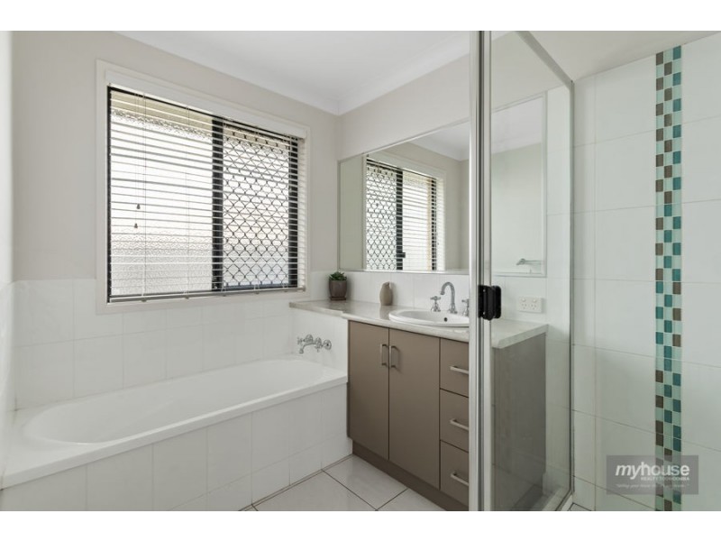 8 Paperbark Drive, Glenvale QLD 4350