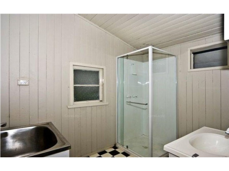 2 Glasgow Street, North Toowoomba QLD 4350