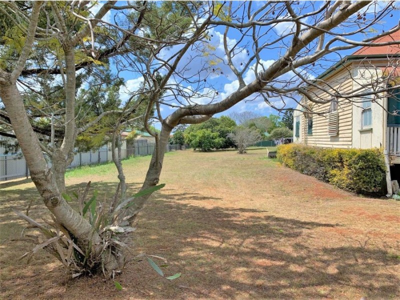 4 Berry Street, Wilsonton QLD 4350