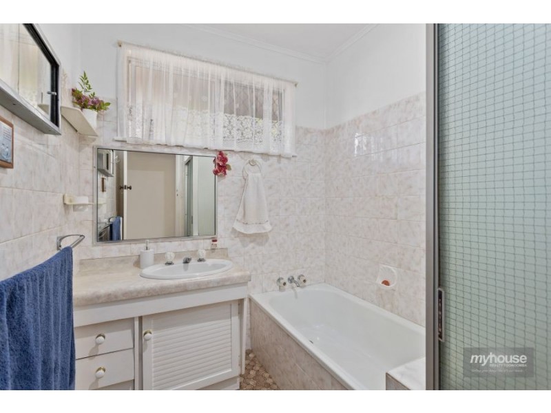 33 Merino Street, Harristown QLD 4350