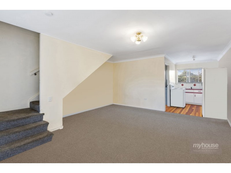 7/9 Whitefriars Street, Rockville QLD 4350