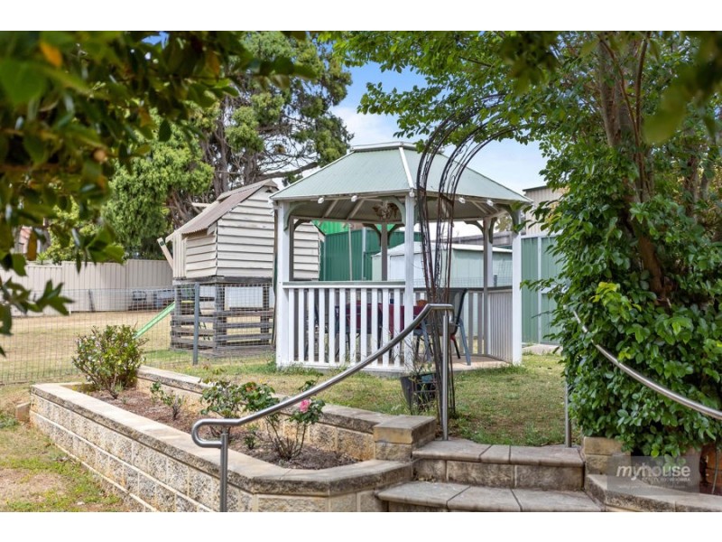 15 Catto Street, Centenary Heights QLD 4350