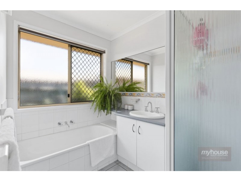 5 Paulene Crescent, Kearneys Spring QLD 4350