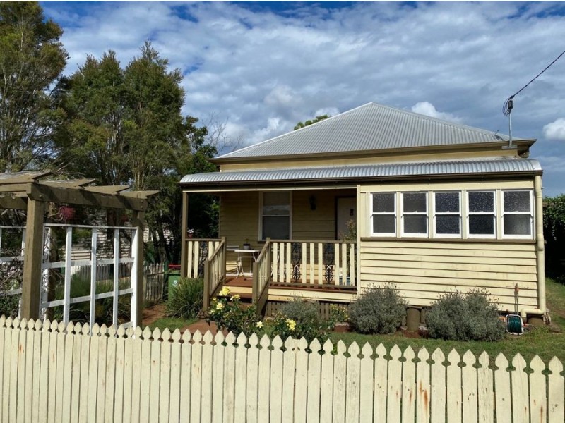 14 Bernard Street, Newtown QLD 4350