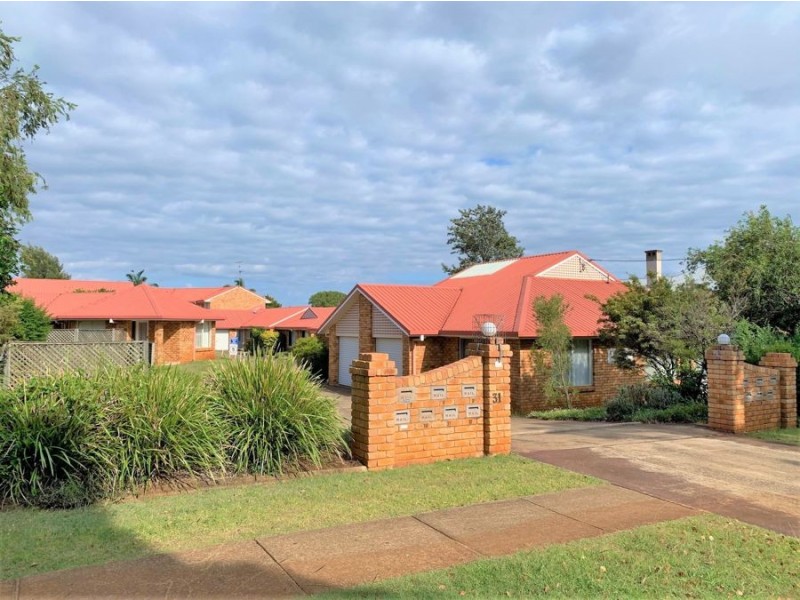 2/31 Gladstone Street, Newtown QLD 4350