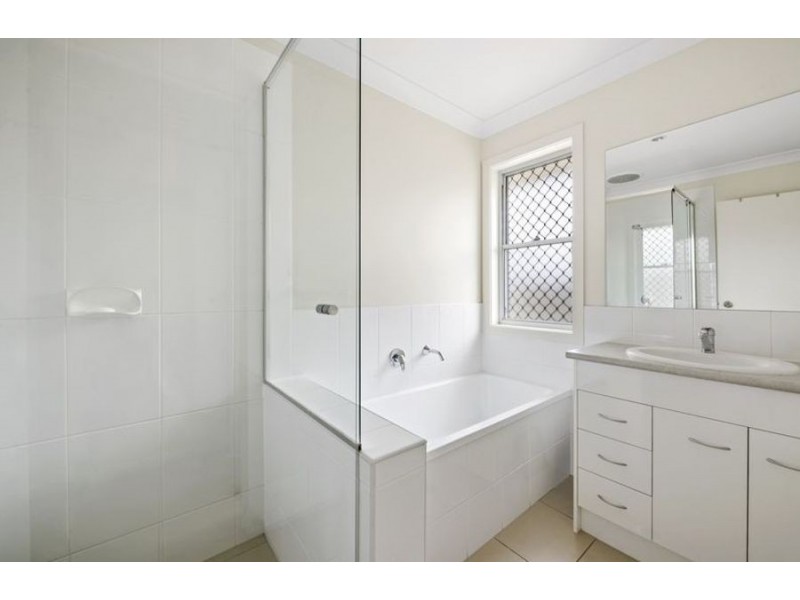 23 Mansell Boulevard, Cotswold Hills QLD 4350