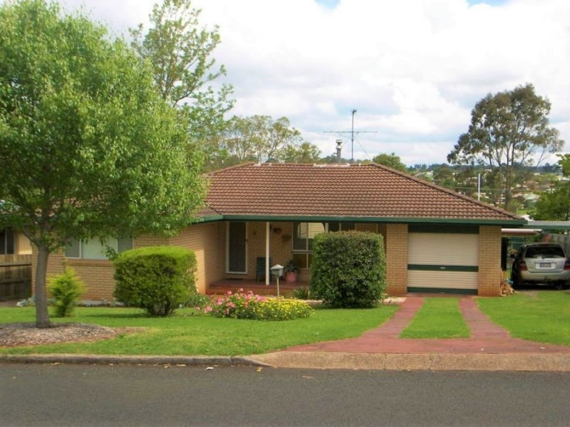 32 Debra Street, Centenary Heights QLD 4350
