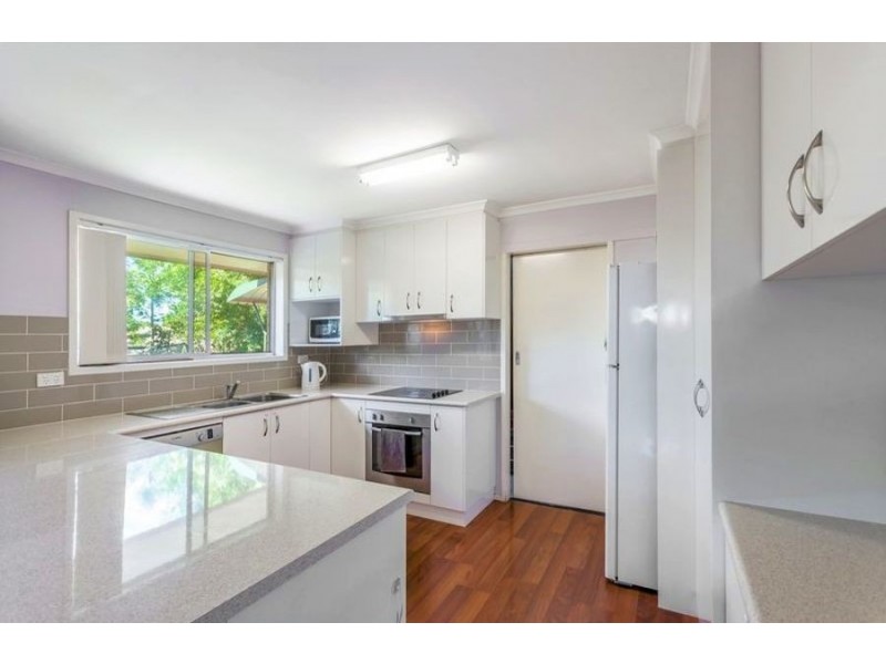 32 Debra Street, Centenary Heights QLD 4350