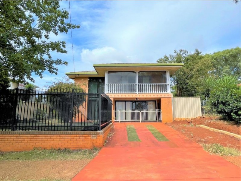 300 South Street, Harristown QLD 4350