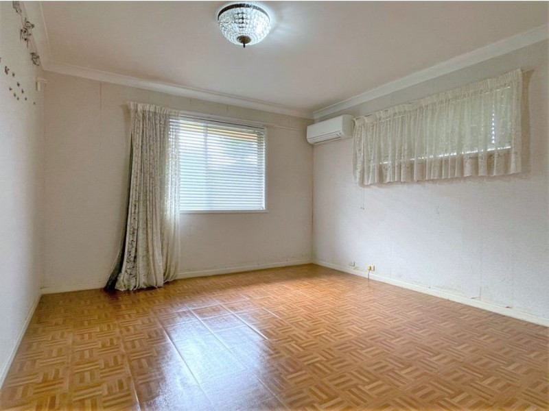 300 South Street, Harristown QLD 4350