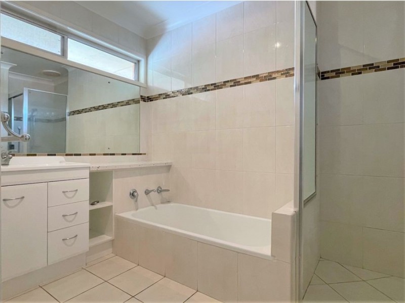 300 South Street, Harristown QLD 4350