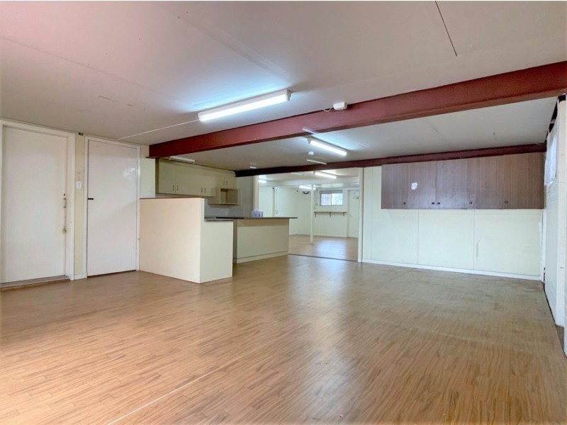 300 South Street, Harristown QLD 4350