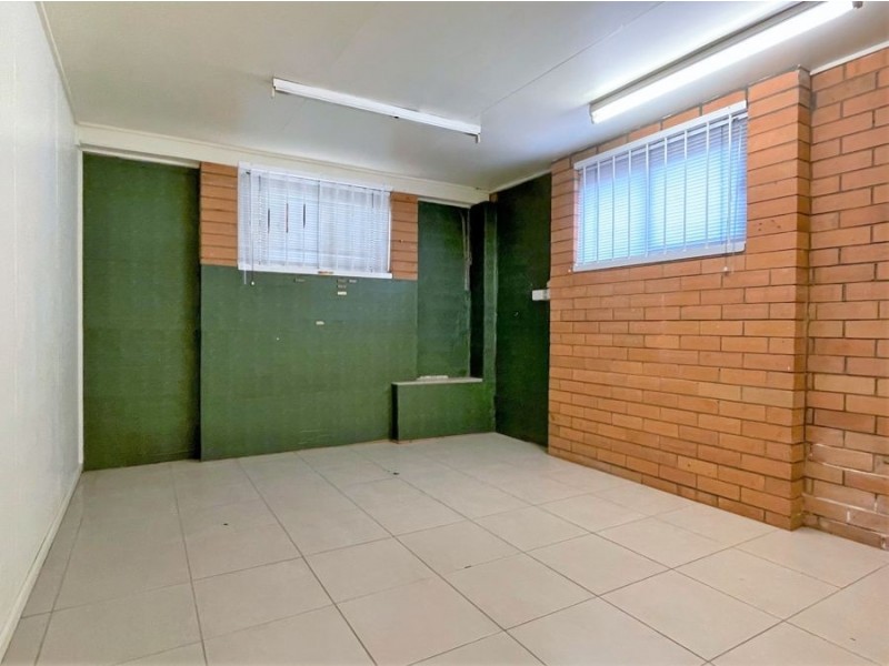 300 South Street, Harristown QLD 4350