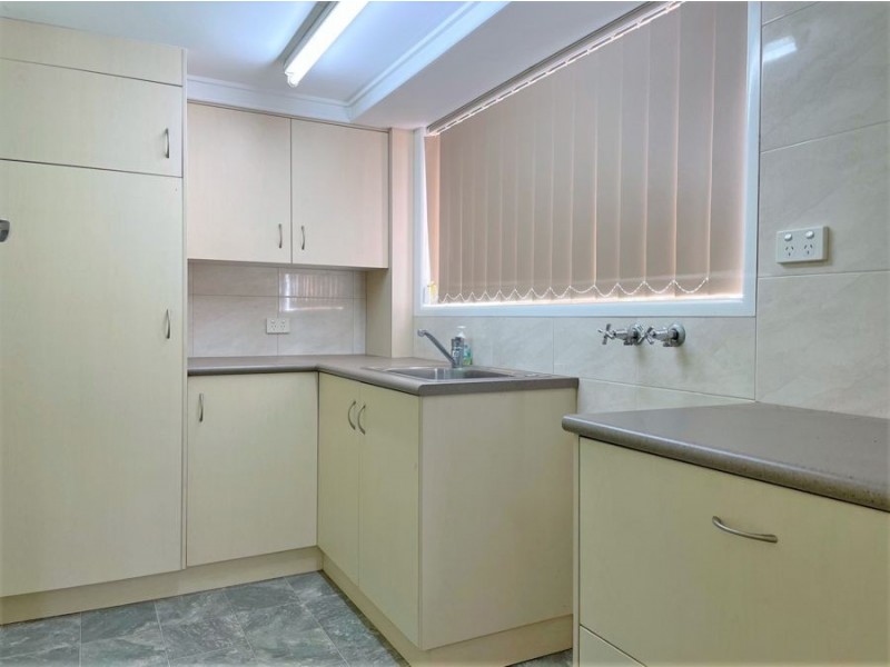 300 South Street, Harristown QLD 4350