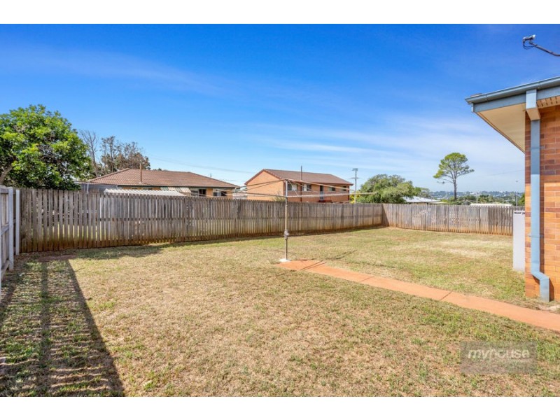 3 Shaw Court, Harristown QLD 4350