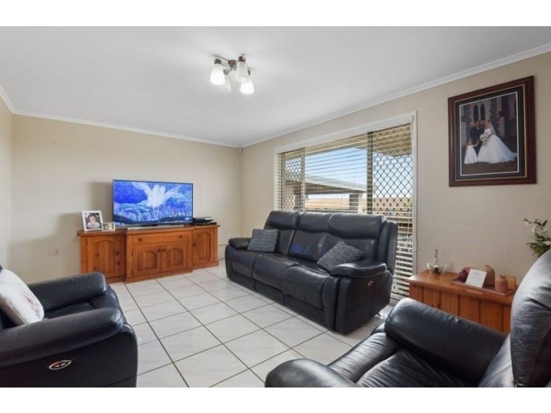 8 Richmond Drive, Wilsonton QLD 4350