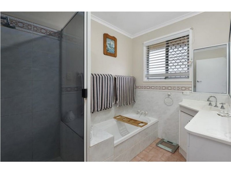 8 Richmond Drive, Wilsonton QLD 4350