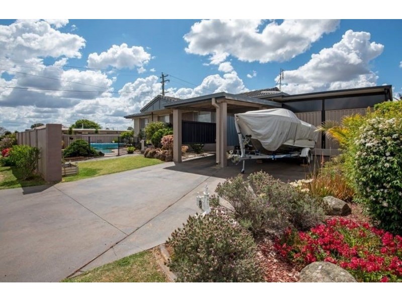 8 Richmond Drive, Wilsonton QLD 4350