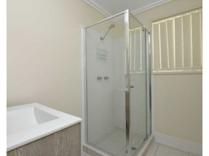 1/8 Carey Street, Kearneys Spring QLD 4350