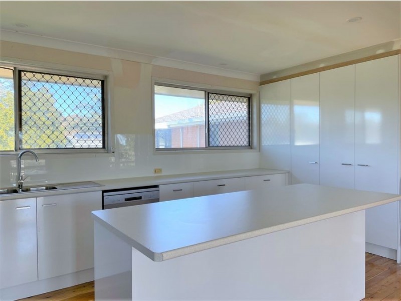 152 Alderley Street, Centenary Heights QLD 4350