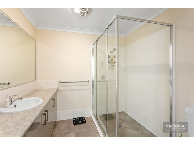 240 Bridge Street, Newtown QLD 4350