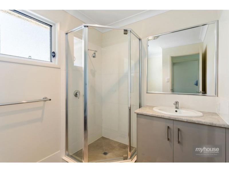 240 Bridge Street, Newtown QLD 4350