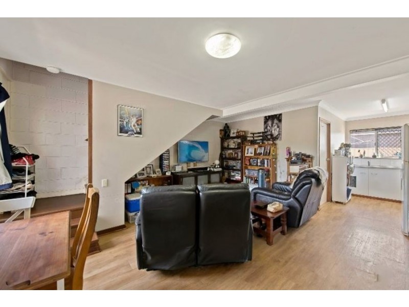 3/9 Whitefriars Street, Rockville QLD 4350